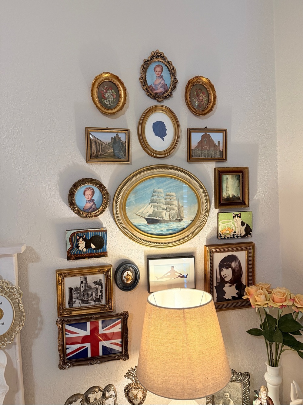 Vintage Ornate Gold Metal Frame – Hollywood Regency, Union Jack Print, 5x7 - Picture 8 of 10